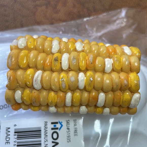 Microwave Corn Steamer w/ Corn Silk Brush m, 6 Corn Trays & 8 Holders - Picture 6 of 7